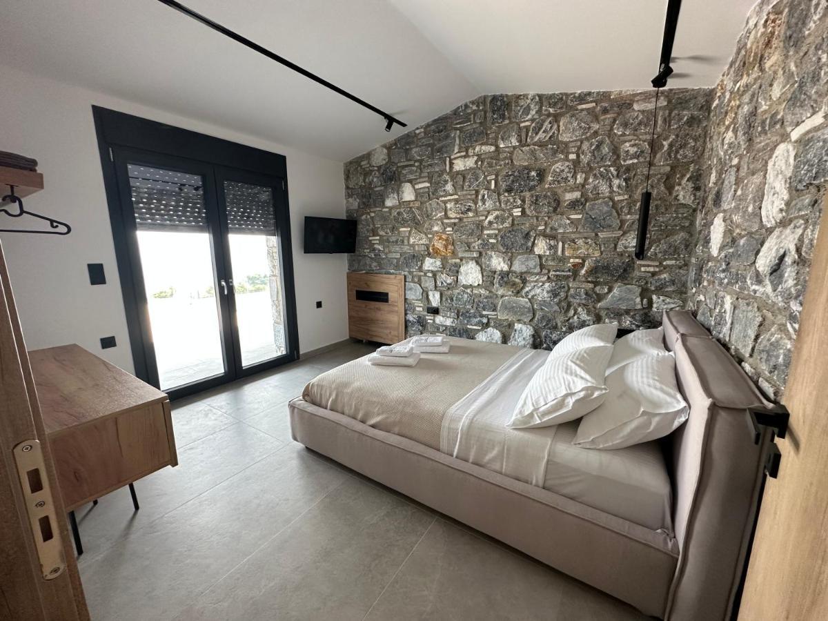 Windmills & The Villas-aiolos L Vatheia